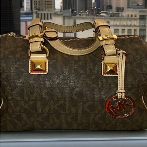 Michael Kors Grayson Signature Logo Handbag - Picture 2 of 8